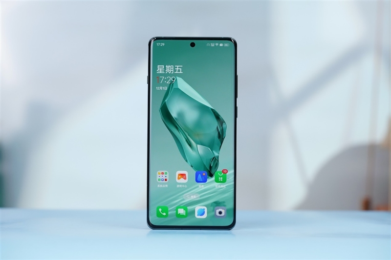 一加十年力作 硬件不做减法！一加12首发评测：性能旗舰里的全能王