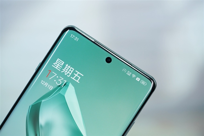一加十年力作 硬件不做减法！一加12首发评测：性能旗舰里的全能王